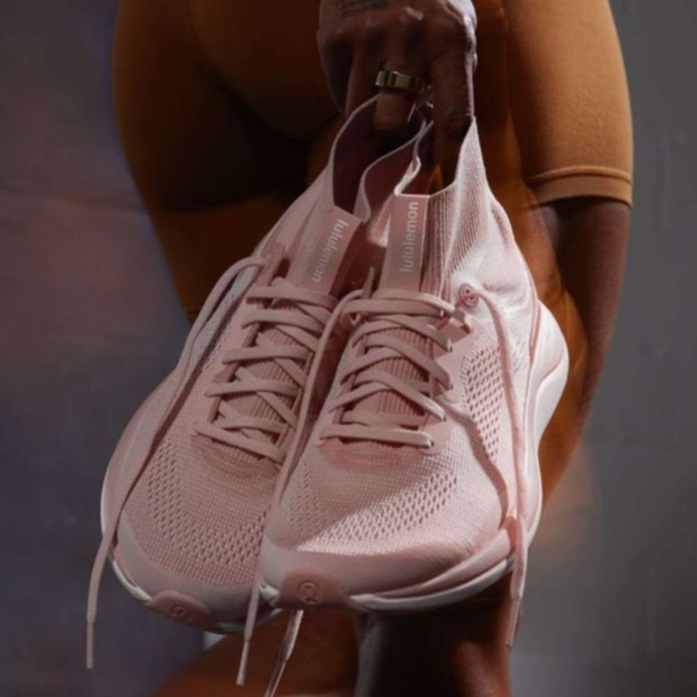 Lululemon Chargefeel Mid Workout Size 7 or 8 Brand NEW - Picture 2 of 10
